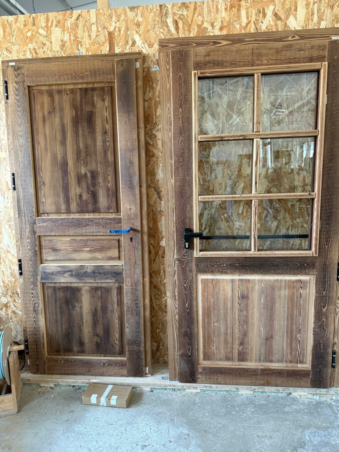 porte Talefre mélèze oxydé et petits bois collés