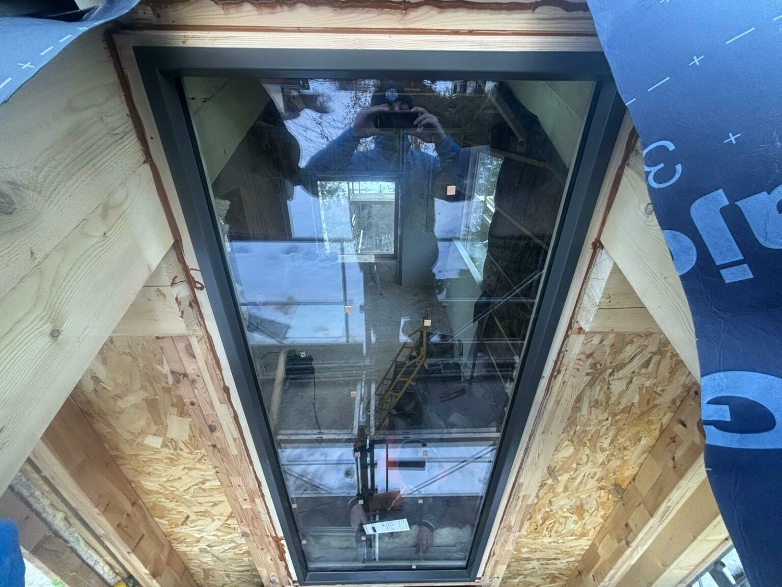 châssis fixe en pin/capotage alu à l'extérieur en cadre soudé