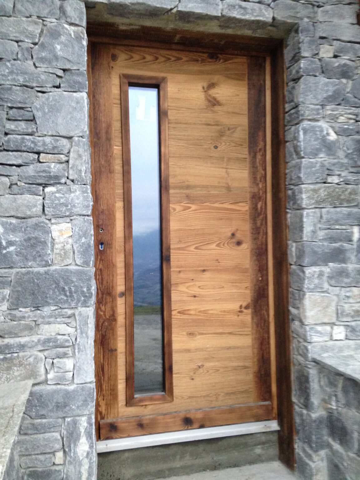 porte modèle Jorasse, oculus grand rectangle